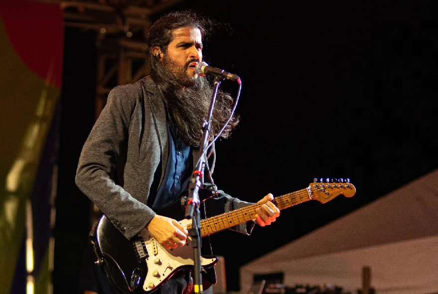 EricAssmar-palco-879x591.png