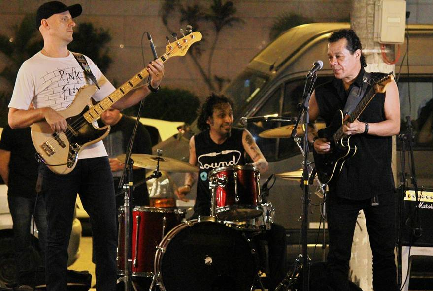 DogJoe-palco-879x591.png